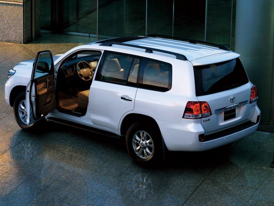  Toyota Land Cruiser 200 VX-R 2007 года  (UAE) (фото 10 из 13)